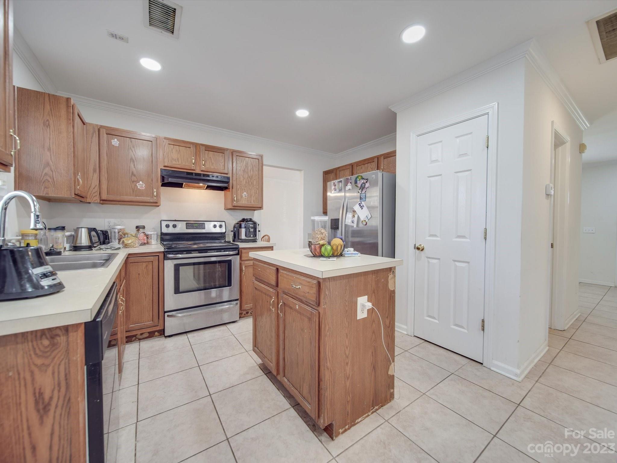 10731 Gold Pan Road Charlotte, NC 28215 - Photo 5 of 35 Gallery Image 5
