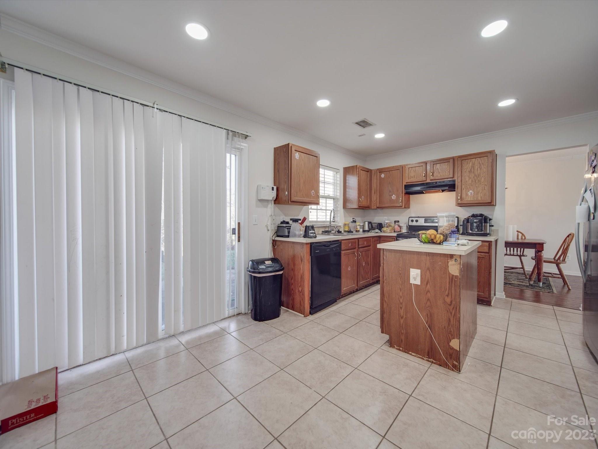 10731 Gold Pan Road Charlotte, NC 28215 - Photo 6 of 35 Gallery Image 6