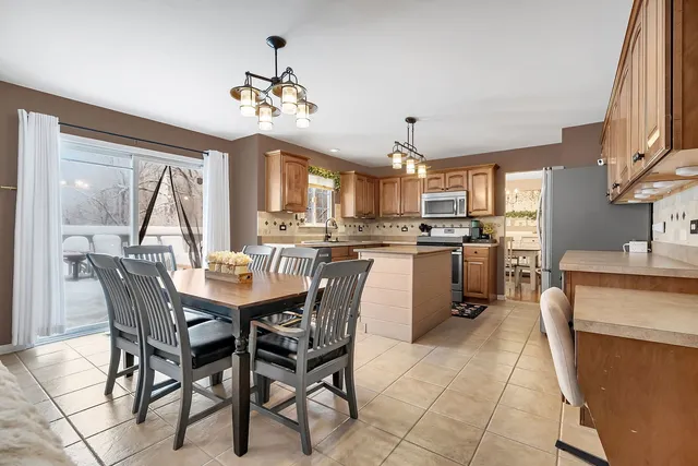 $415,000 | 300 Wabena Court, Minooka, IL 60447