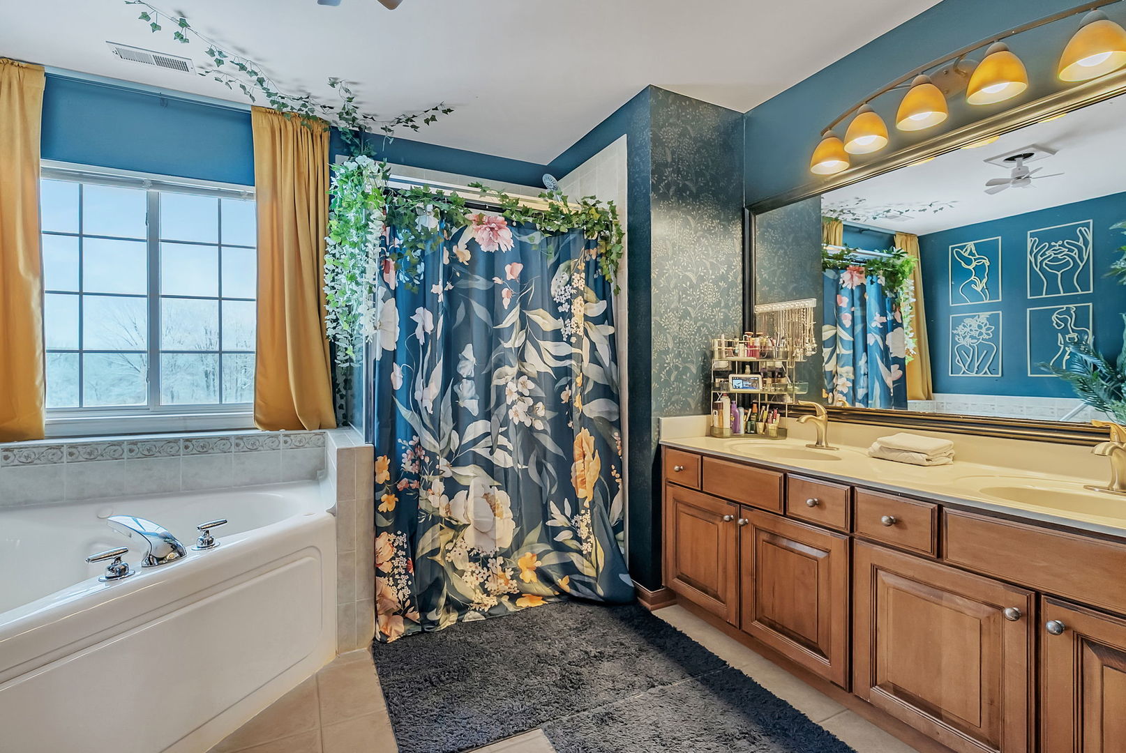300 Wabena Court Minooka, IL 60447 - Photo 39 of 71 a bathroom with a bathtub sink and mirror