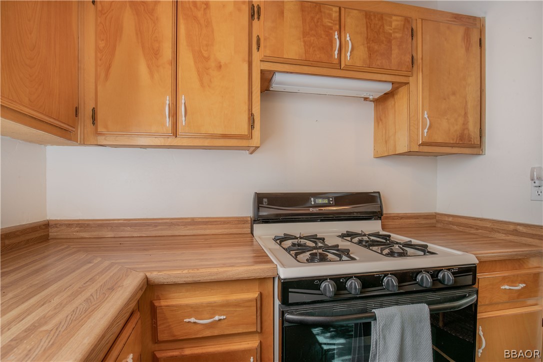 753 Maple Lane Sugarloaf, CA 92386 - Photo 18 of 42 a stove top oven sitting inside of a kitchen