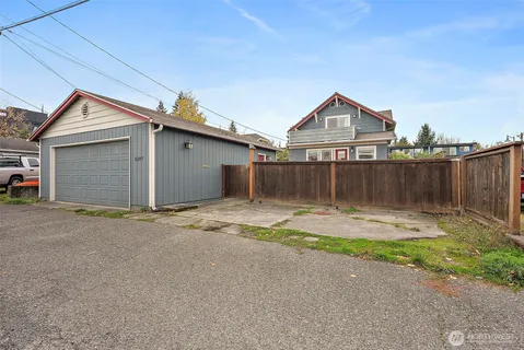an aerial view of a house and front yard