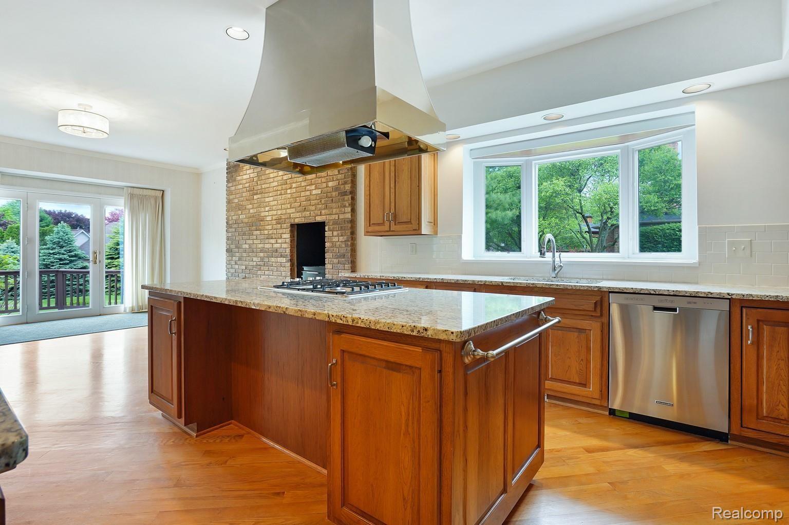 1023 Stony Pointe Boulevard Rochester, MI 48307 - Photo 15 of 43 Kitchen into nook