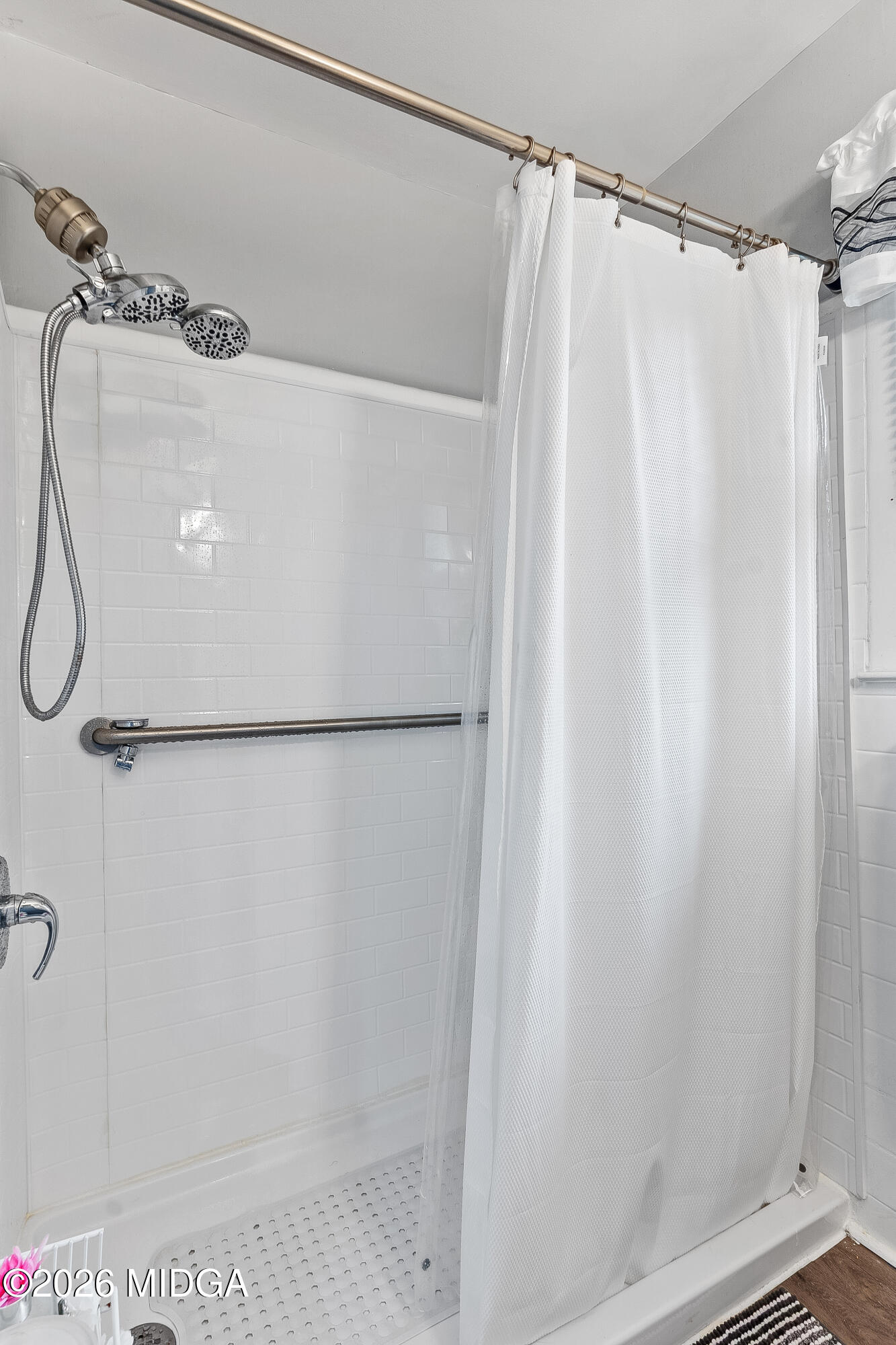 121 Crestwood Road Warner Robins, GA 31093 - Photo 36 of 50 a bathroom with a shower and a shower curtain