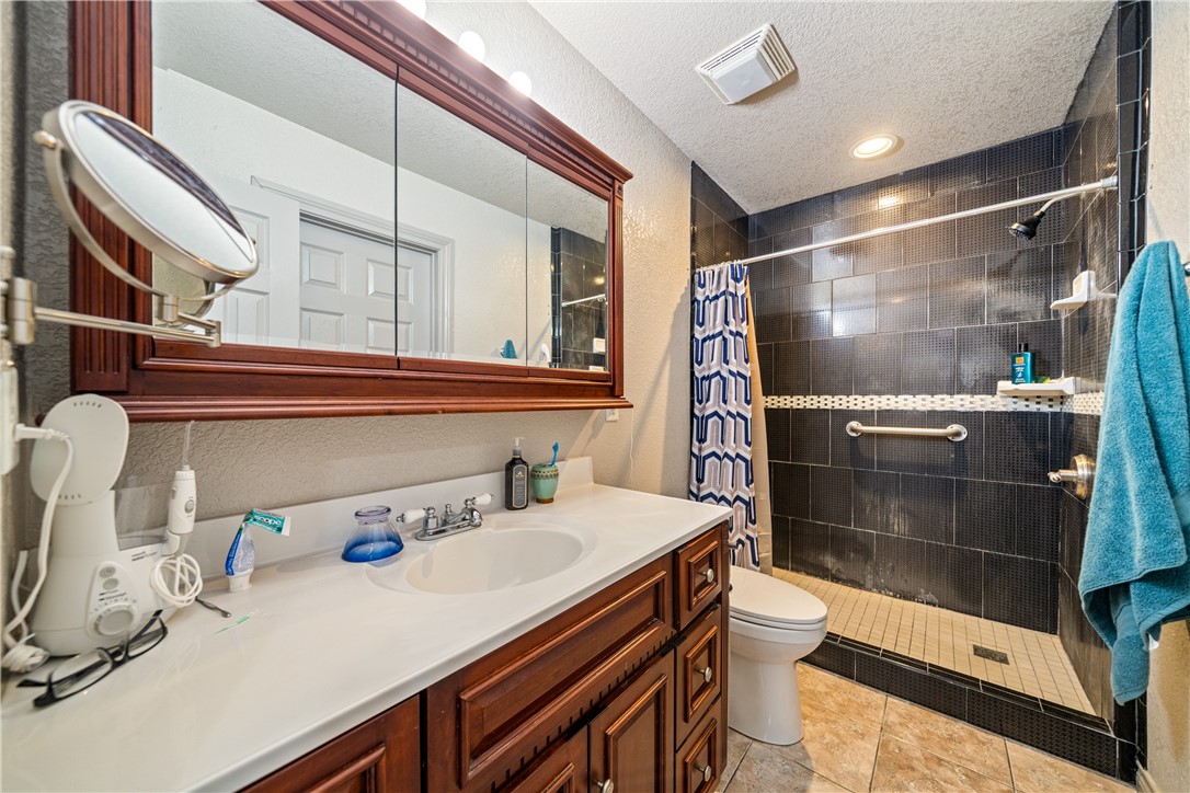 1777 County Road 170 Alice, TX 78332 - Photo 13 of 40 a bathroom with a sink and a mirror