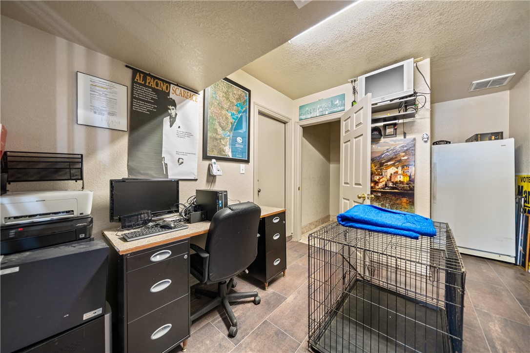 1777 County Road 170 Alice, TX 78332 - Photo 22 of 40 a bedroom with furniture and a window