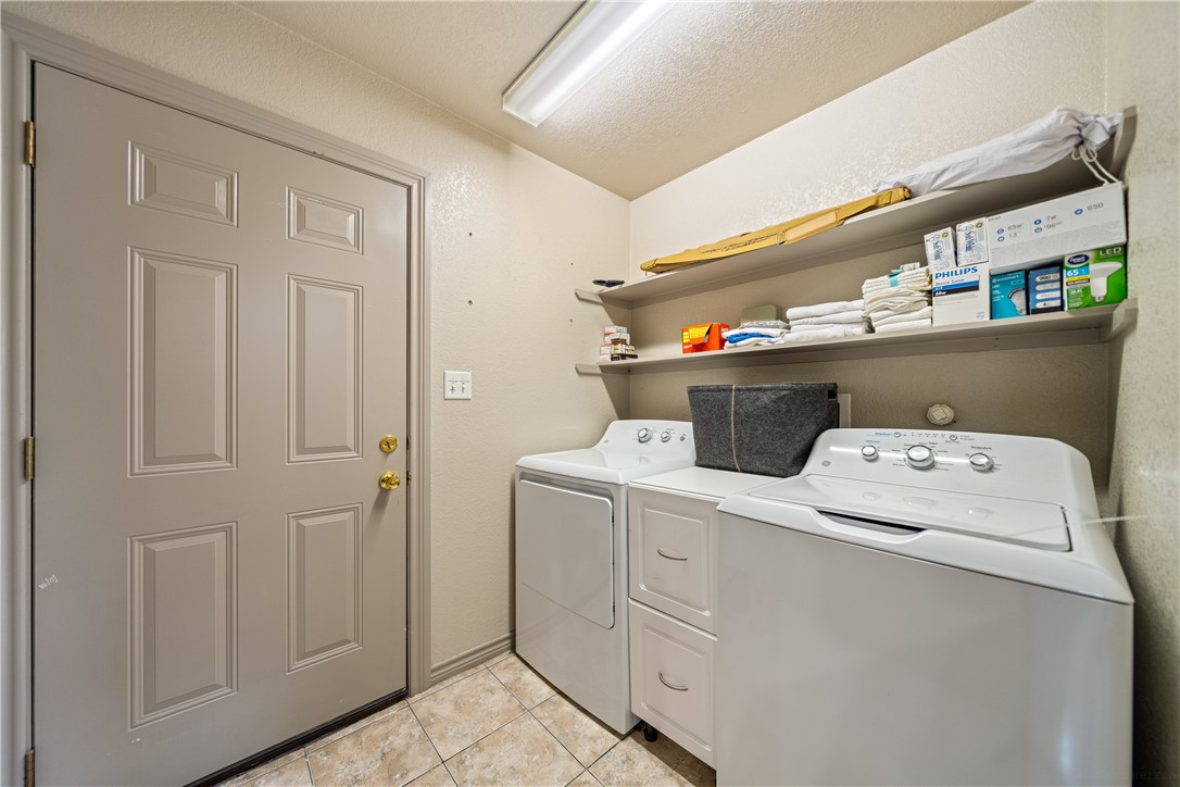 1777 County Road 170 Alice, TX 78332 - Photo 10 of 40 a utility room with dryer and washer