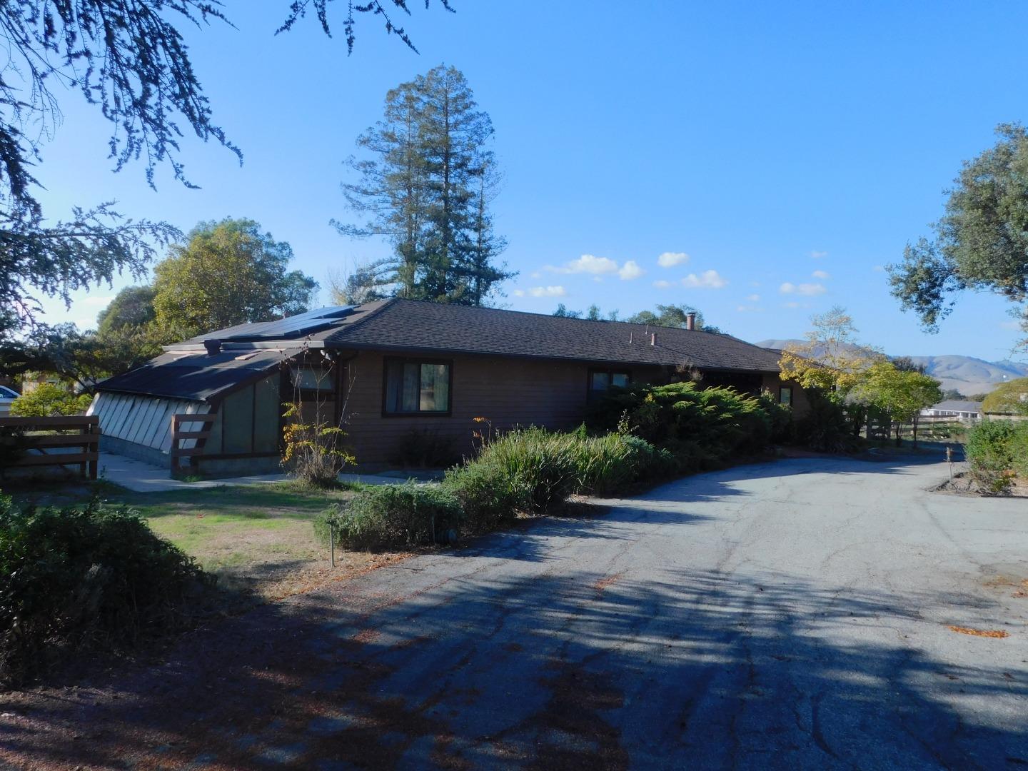 460 Foothill Road Hollister, CA 95023 - Photo 1 of 2 Gallery Image 1
