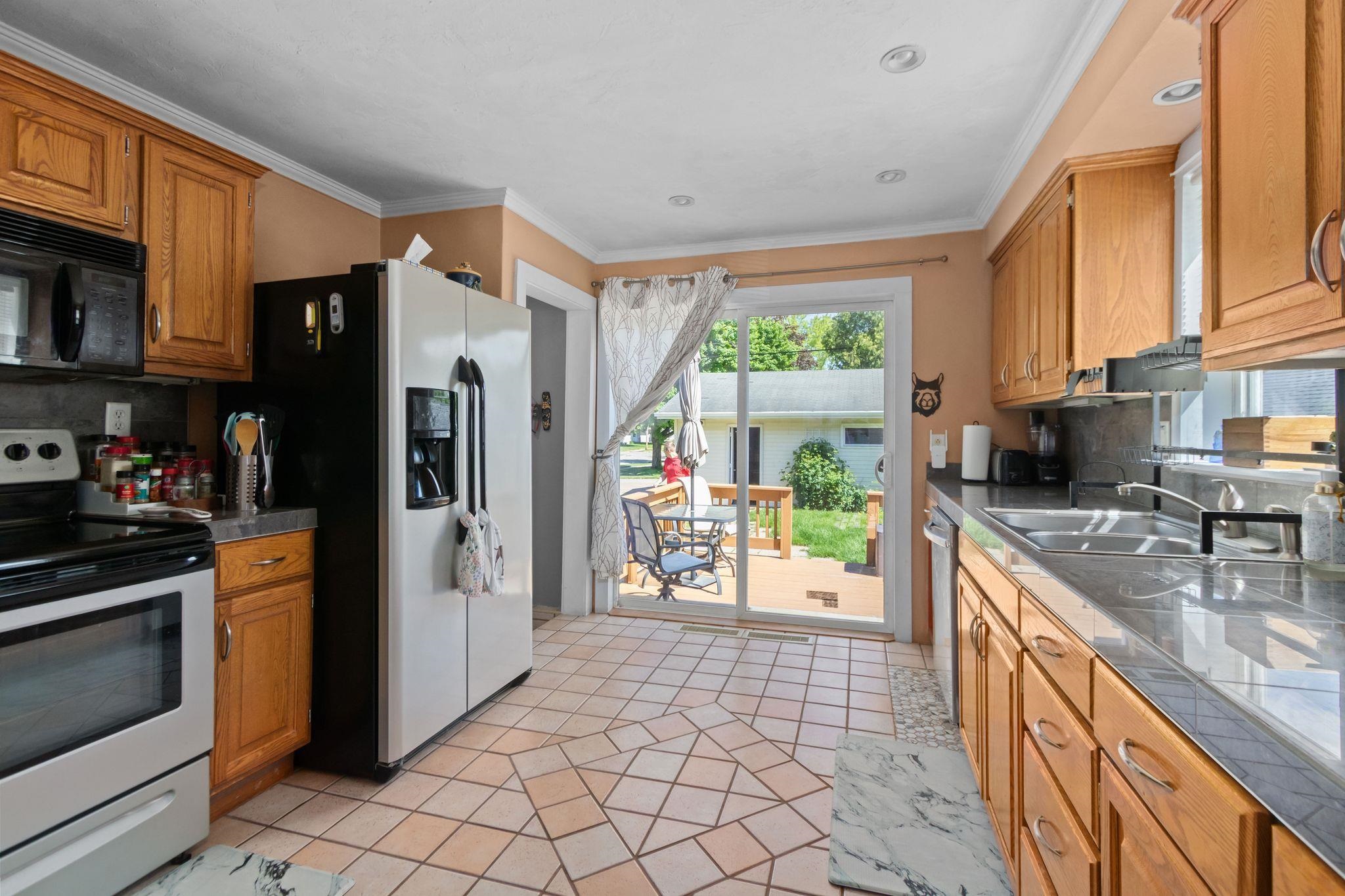 834 West Grant Street Appleton, WI 54914 - Photo 9 of 49