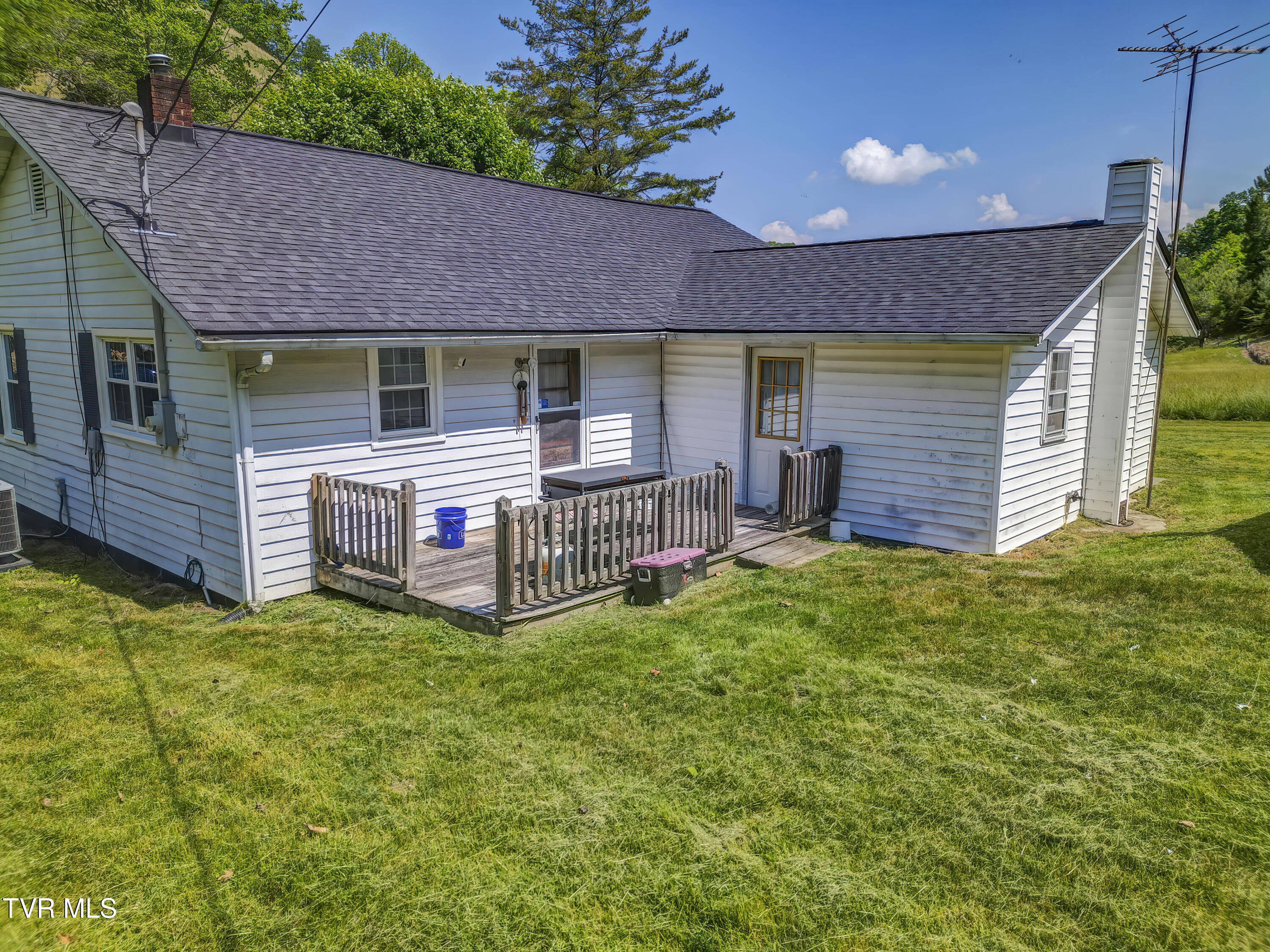 865 Shelleys Road Bristol, VA 24202 - Photo 29 of 41 865 Shelleys Rd (6)