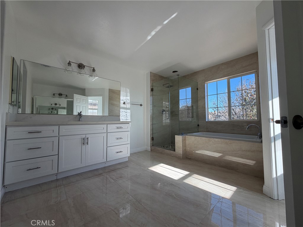 6179 Cedar Creek Road Eastvale, CA 92880 - Photo 21 of 36 2nd Floor Master Suite Bathroom