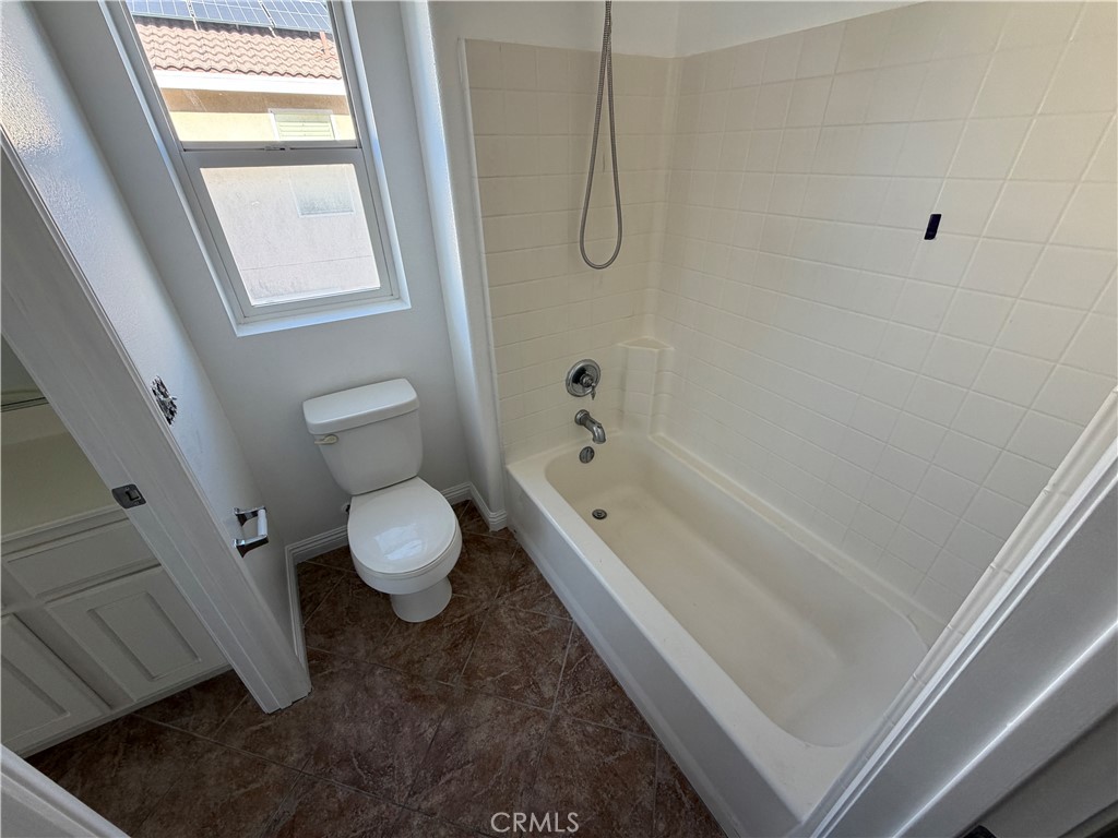 6179 Cedar Creek Road Eastvale, CA 92880 - Photo 27 of 36 2nd Floor Full Bath