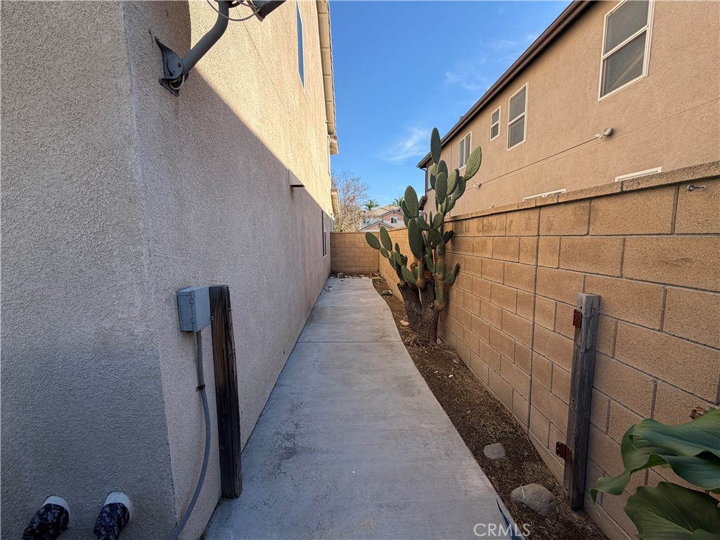 6179 Cedar Creek Road Eastvale, CA 92880 - Photo 35 of 36 Side Yard 1