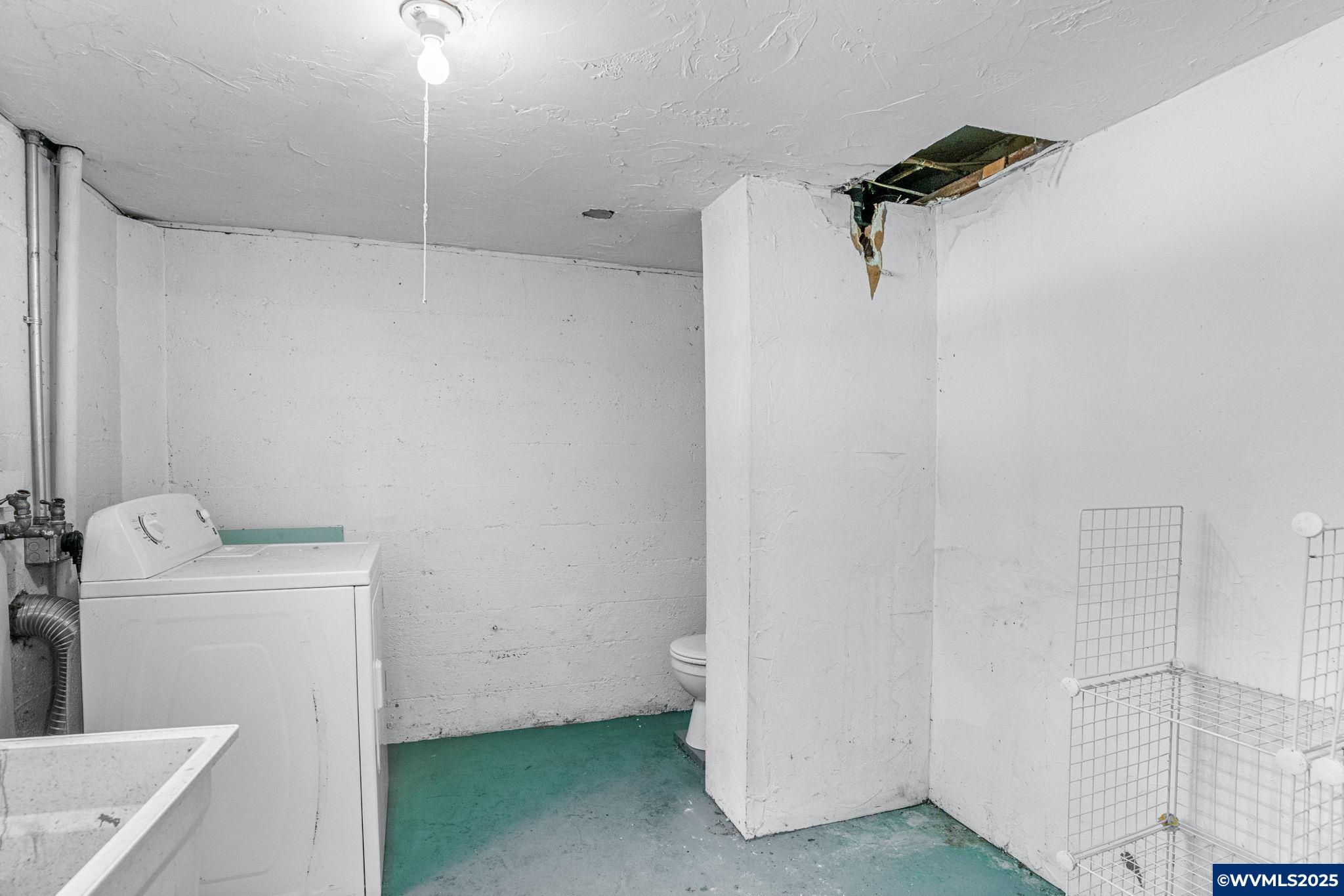 3495 River Road South Salem, OR 97302 - Photo 21 of 37 a bathroom with a sink and toilet