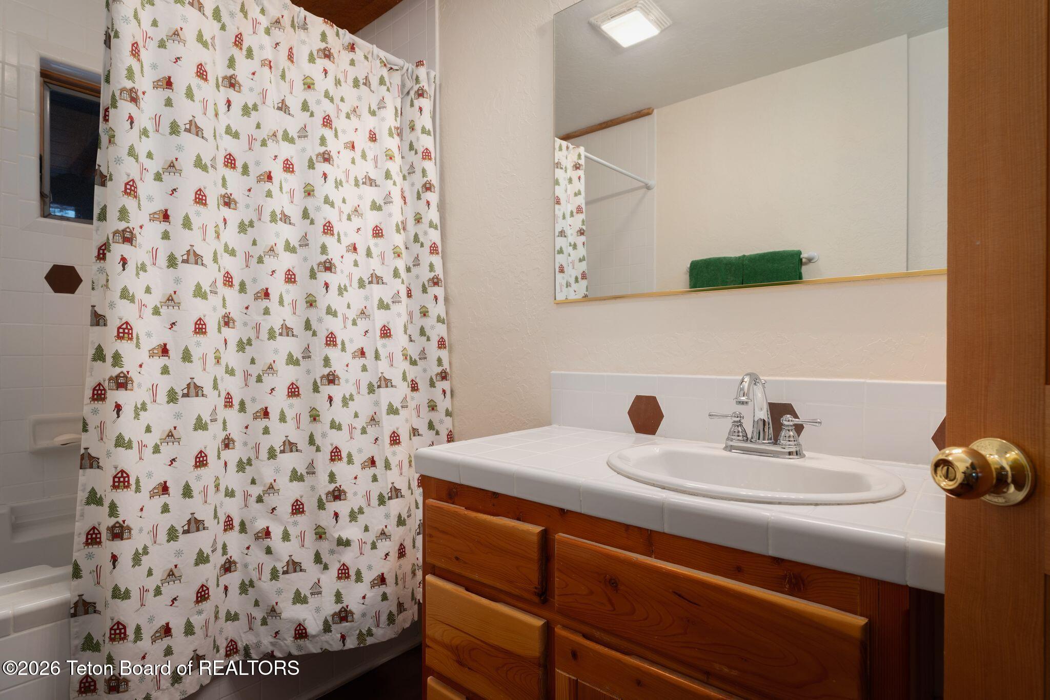 5450 Dry Henderson Road Victor, ID 83455 - Photo 30 of 40 Main Level Bathroom