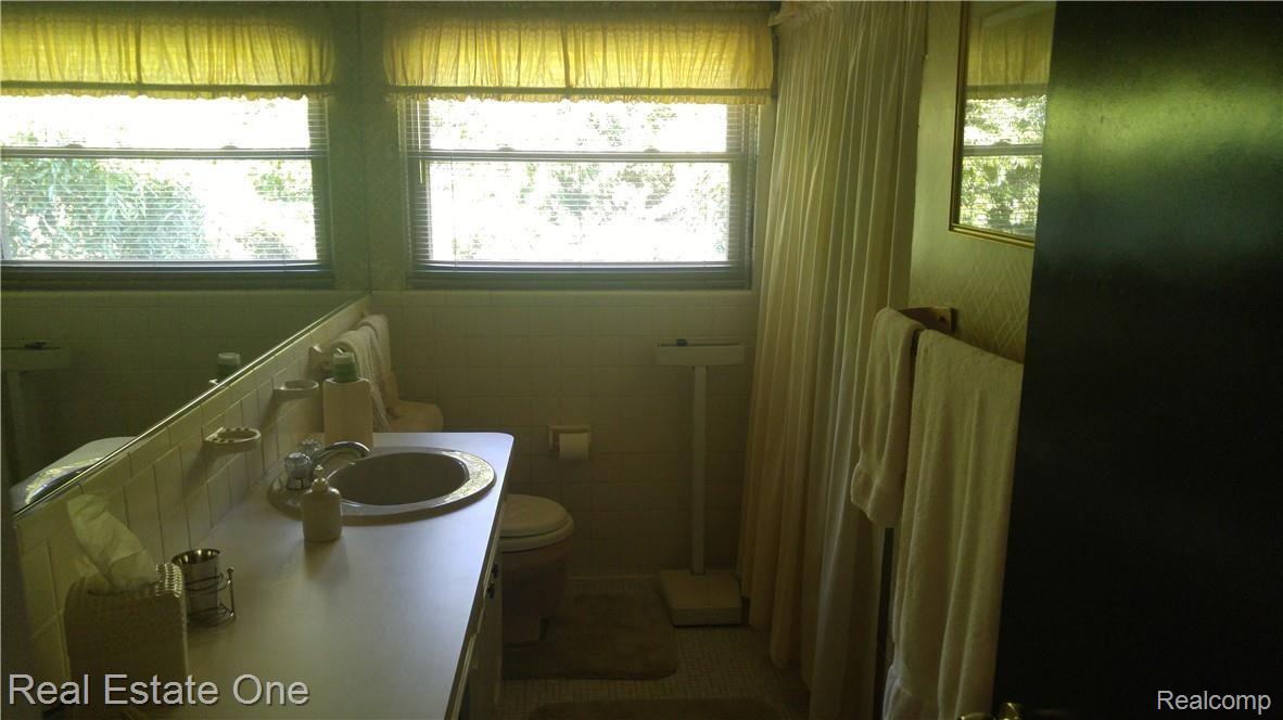 7230 Riverstone Road West Bloomfield, MI 48322 - Photo 12 of 15 Bathroom.jpg