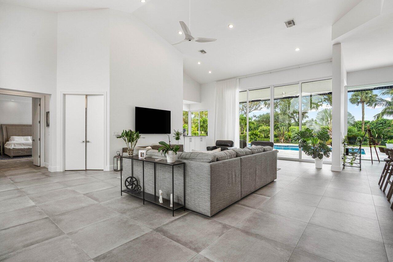 4824 Bocaire Boulevard Boca Raton, FL 33487 - Photo 12 of 71 living