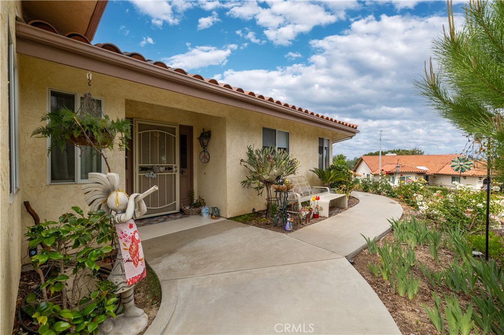 1113 Crescent Bend Fallbrook, CA 92028 - Photo 6 of 38