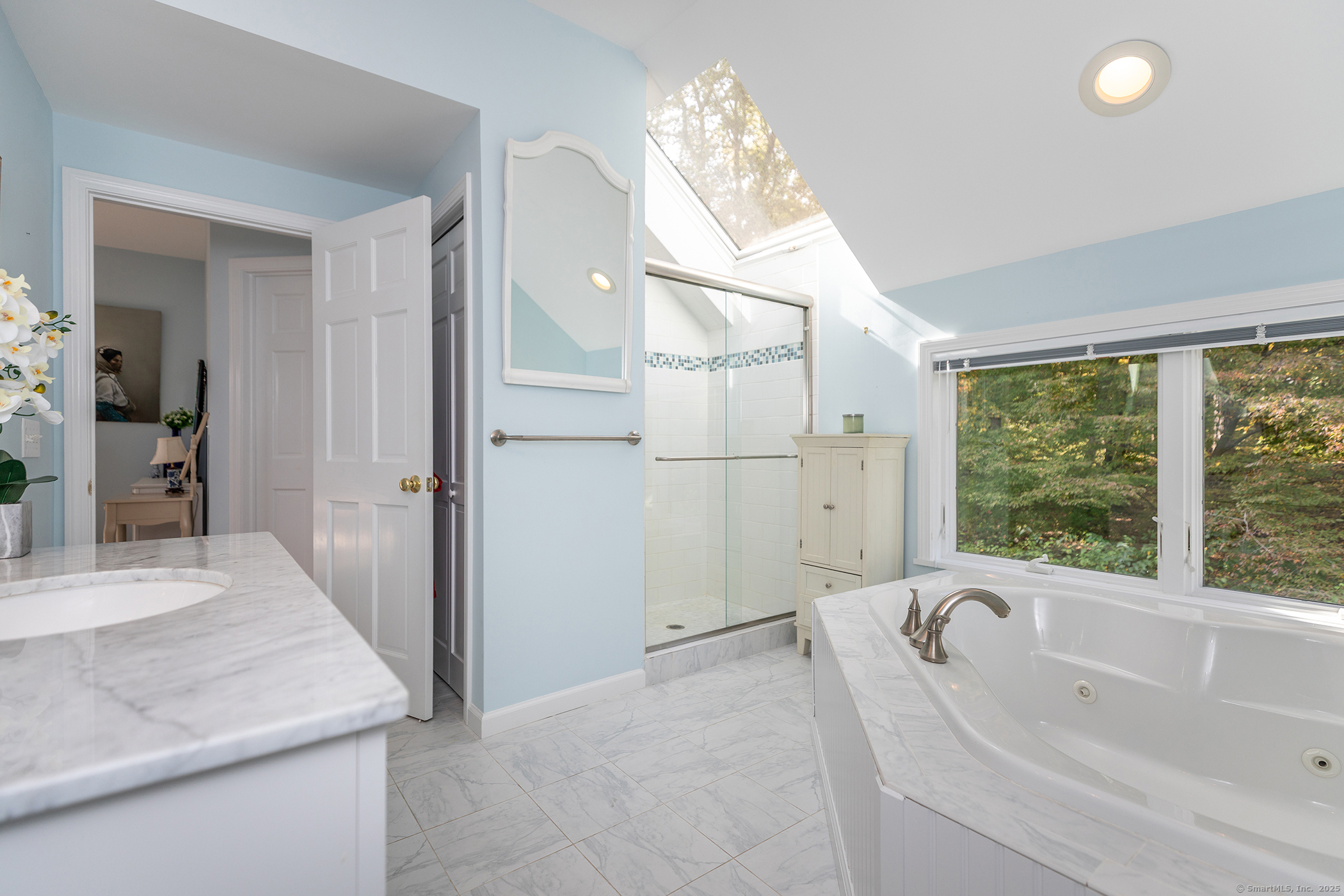 168 Cobble Road Kent, CT 06757 - Photo 29 of 40 a bathroom with a tub sink and a mirror