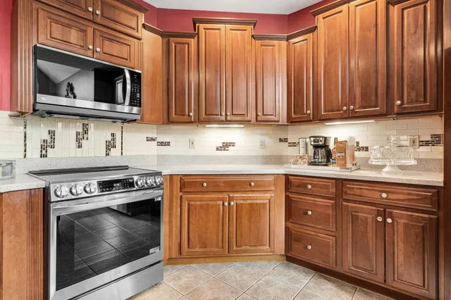 $785,000 | 5 Briar Court, Hooksett, NH 03106