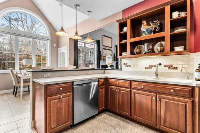 $785,000 | 5 Briar Court, Hooksett, NH 03106