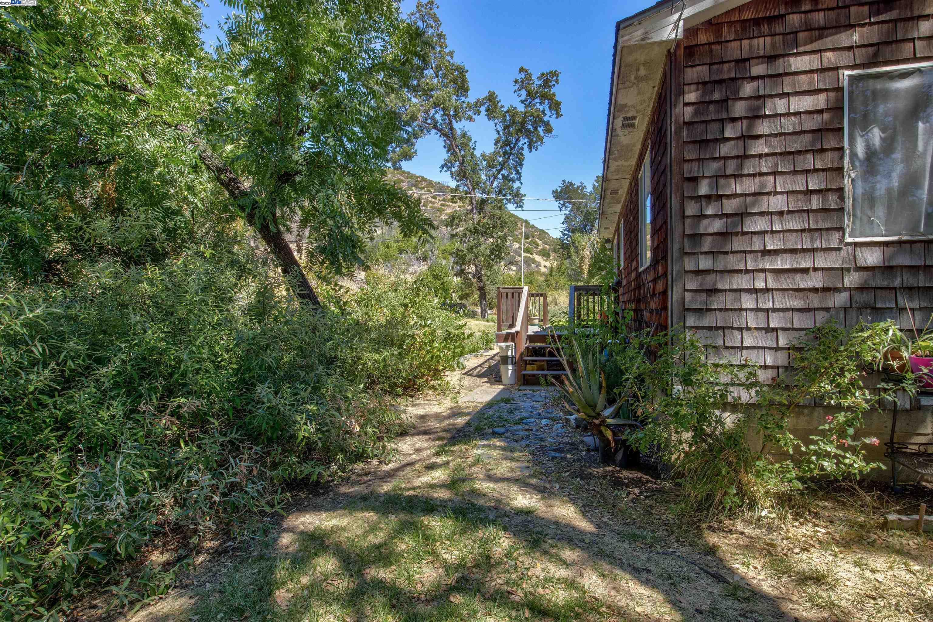 7878 Butts Canyon Road Pope Valley, CA 94567 - Photo 12 of 28 a view of a building