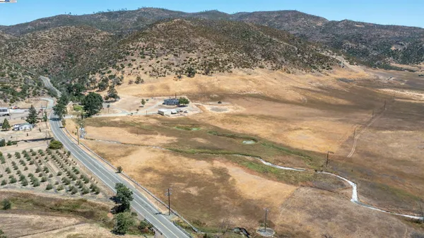 a view of a yard with mountain