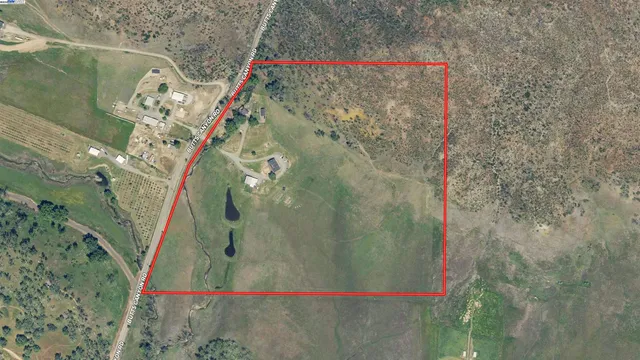 a close up of a shower