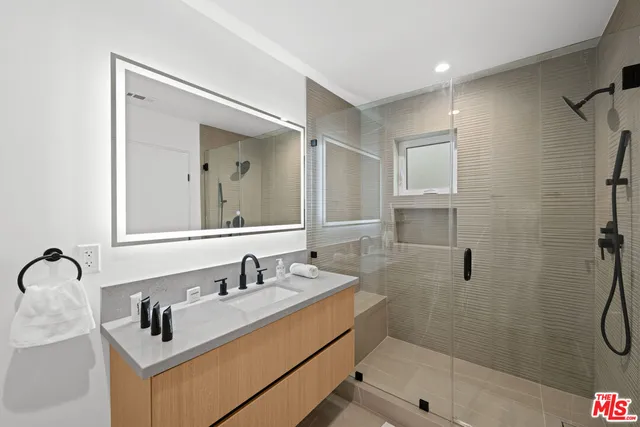 $5,499 | 839 North McCadden Place, Unit F, Los Angeles, CA 90038