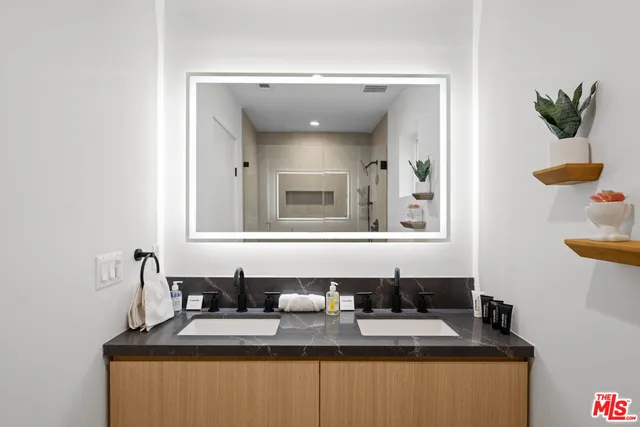 $5,499 | 839 North McCadden Place, Unit F, Los Angeles, CA 90038