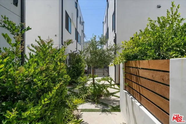 $5,499 | 839 North McCadden Place, Unit F, Los Angeles, CA 90038