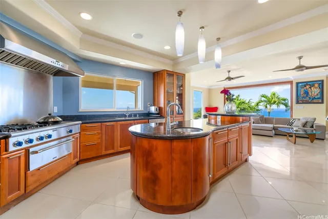 $2,995,000 | 5201 Kuaiwi Place, Honolulu, HI 96821