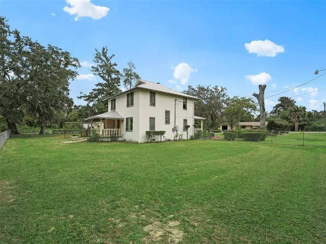 a view of a house with a backyard
