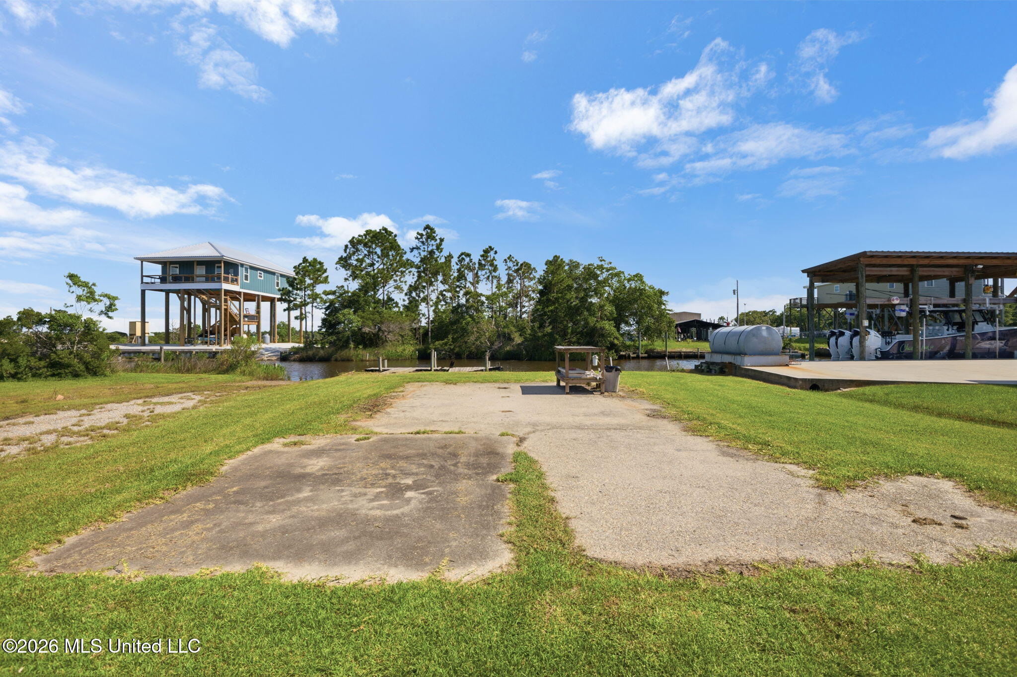 10085 West Gulf Road Bay St. Louis, MS 39520 - Photo 2 of 18 19-web-or-mls-DSC_7902