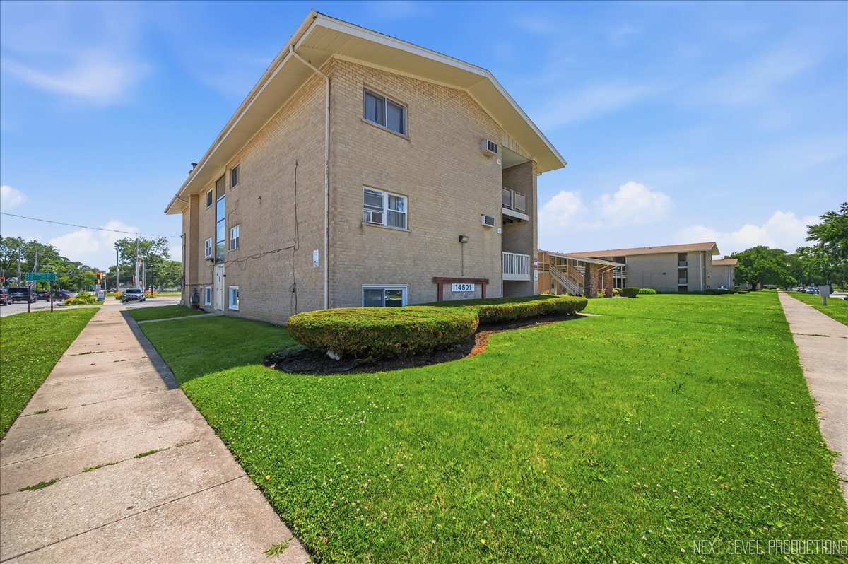 14501 Keystone Avenue, Unit 9 Midlothian, IL 60445 - Photo 3 of 22