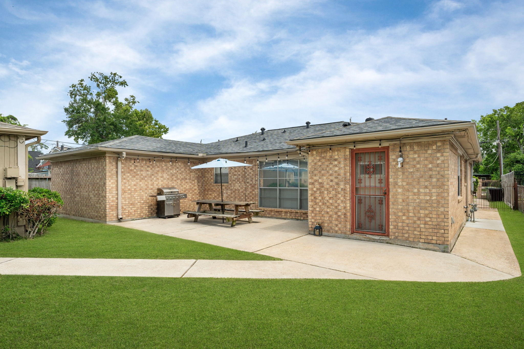 740 Post Street Houston, TX 77022 - Photo 24 of 33 back yard spaces