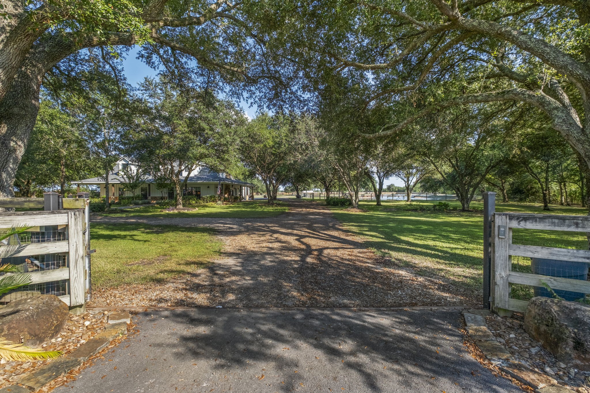 13319 Colony Road Needville, TX 77461 - Photo 5 of 48 Gallery Image 5