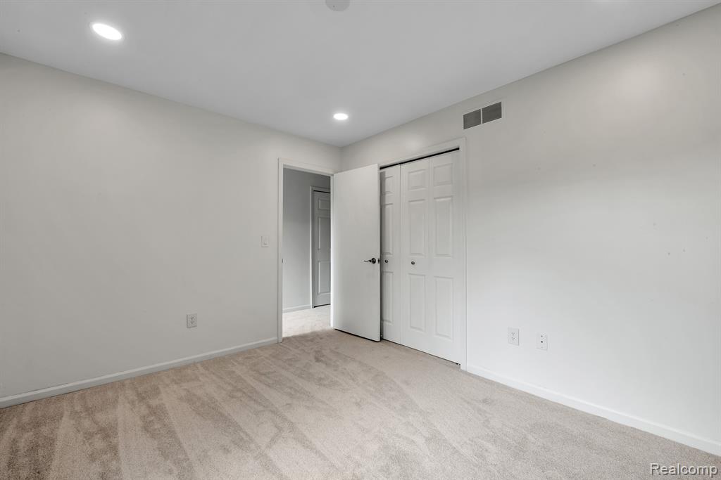 1630 River View Drive Rochester Hills, MI 48307 - Photo 16 of 23