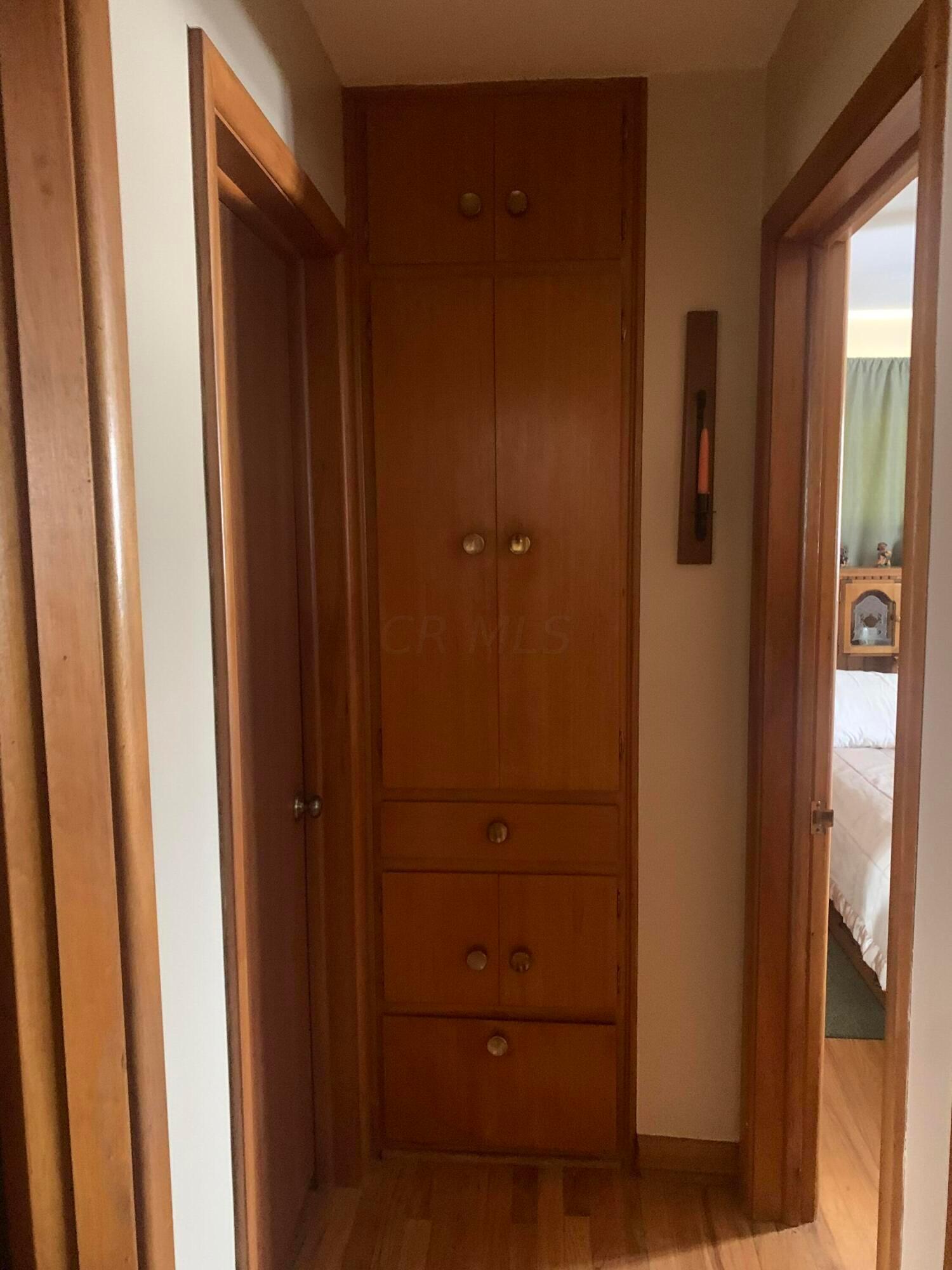 4833 Annhurst Road Columbus, OH 43228 - Photo 9 of 27 hall storage