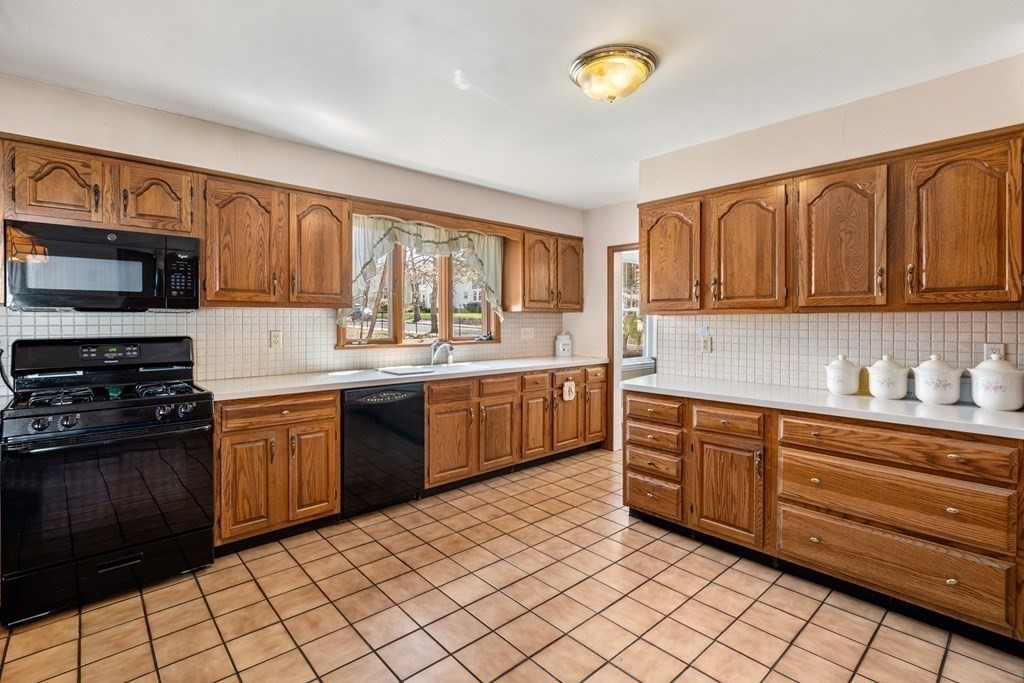 135 Greaton Road Boston, MA 02132 - Photo 5 of 21 Gallery Image 5