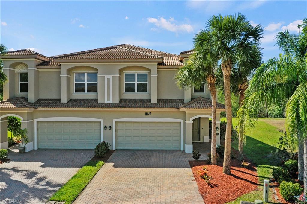 a view of front of house with a yard