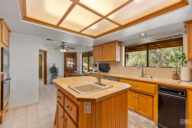 $1,175,000 | Undisclosed Address, Bakersfield, CA 93308