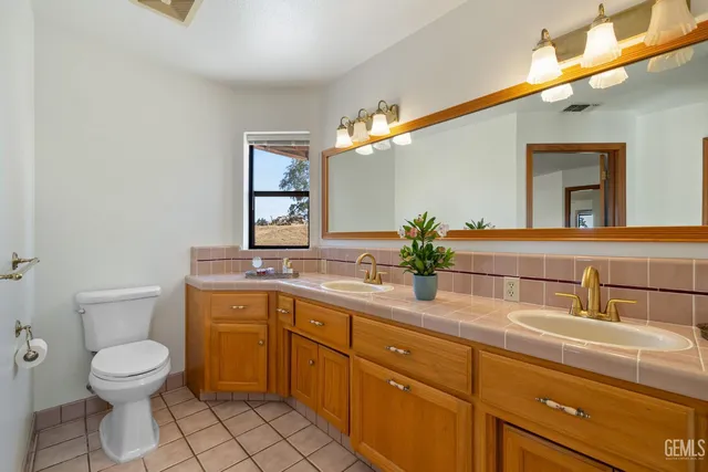 $1,175,000 | Undisclosed Address, Bakersfield, CA 93308