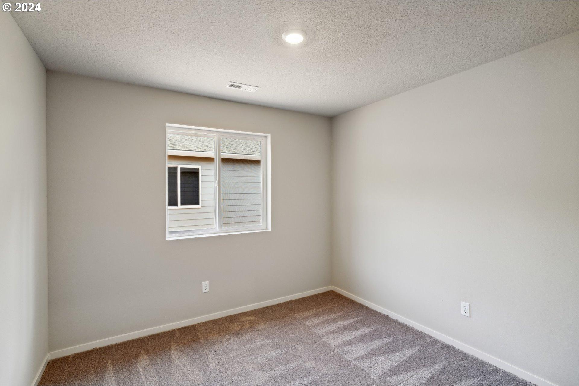 699 Minnesota Street Lebanon, OR 97355 - Photo 5 of 19 Gallery Image 5