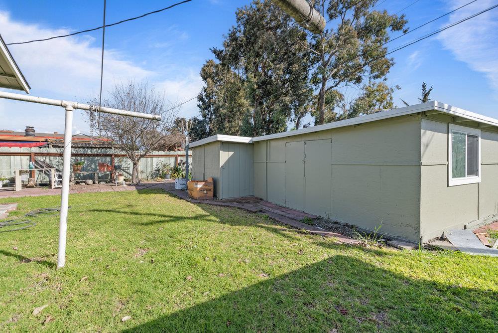 718 Meadow Drive Salinas, CA 93905 - Photo 13 of 14 a backyard of a house