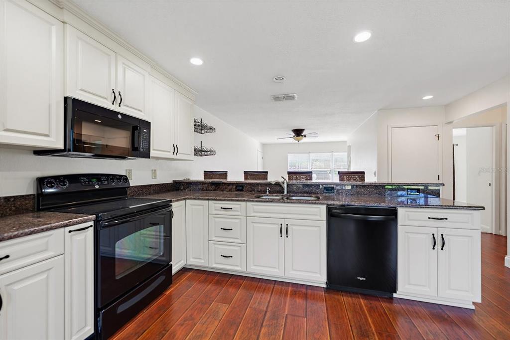 2152 Gulf View Boulevard, Unit 2152 Dunedin, FL 34698 - Photo 15 of 65