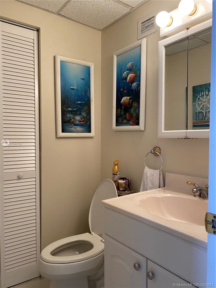 400 North Surf Road, Unit 402 Hollywood, FL 33019 - Photo 10 of 18