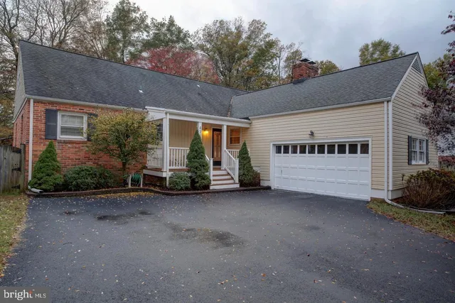 $4,500 | 422 Old Courthouse Road Northeast, Vienna, VA 22180