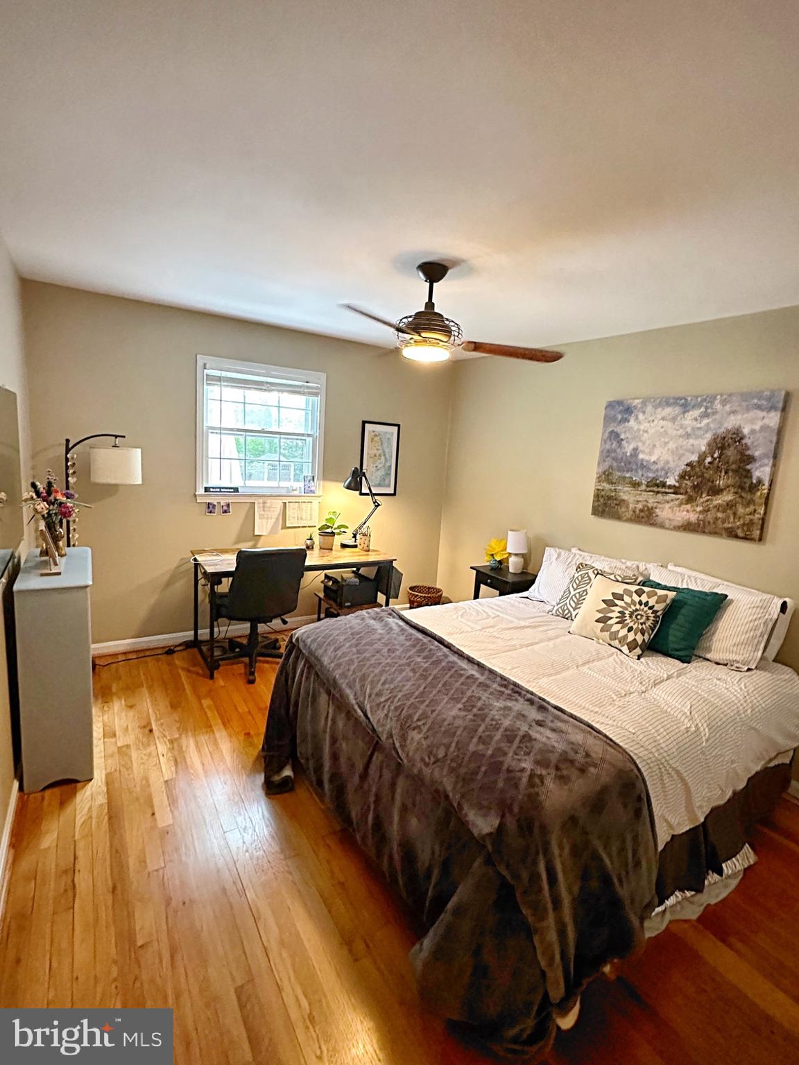 422 Old Courthouse Road Northeast Vienna, VA 22180 - Photo 12 of 25 Cozy retreat with natural light and charm.