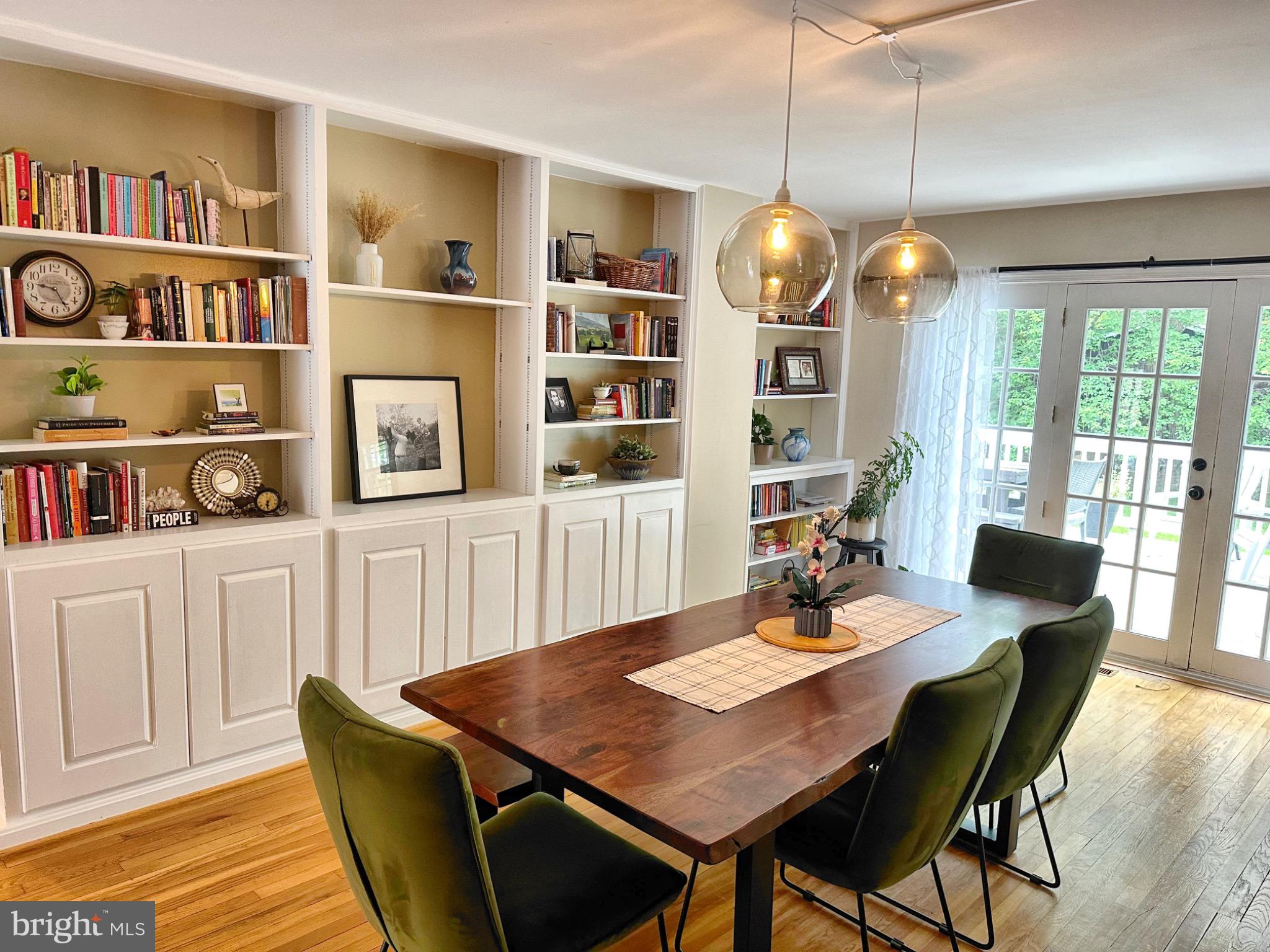 422 Old Courthouse Road Northeast Vienna, VA 22180 - Photo 2 of 25 Inviting dining space with elegant decor.